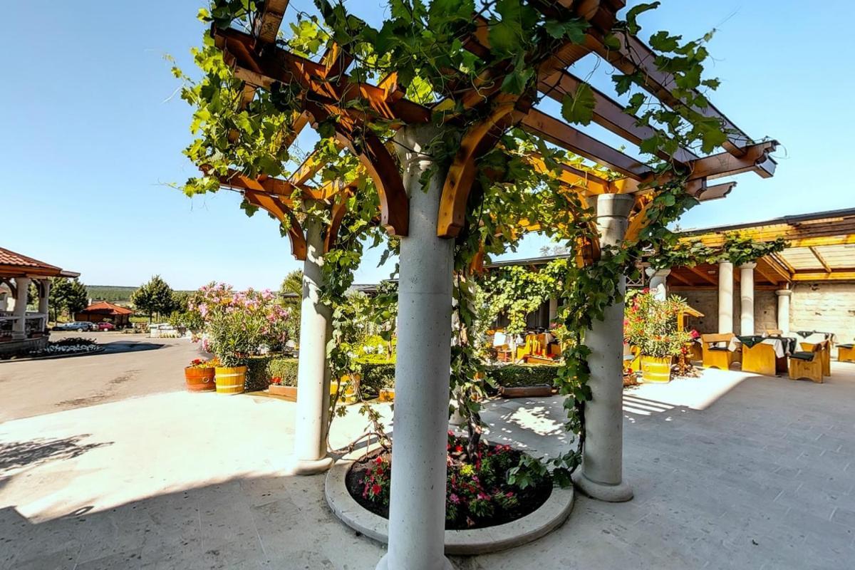 Egri Korona Borhaz Es Wellness Hotel Demjén Eksteriør bilde