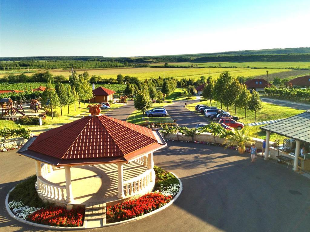 Egri Korona Borhaz Es Wellness Hotel Demjén Eksteriør bilde